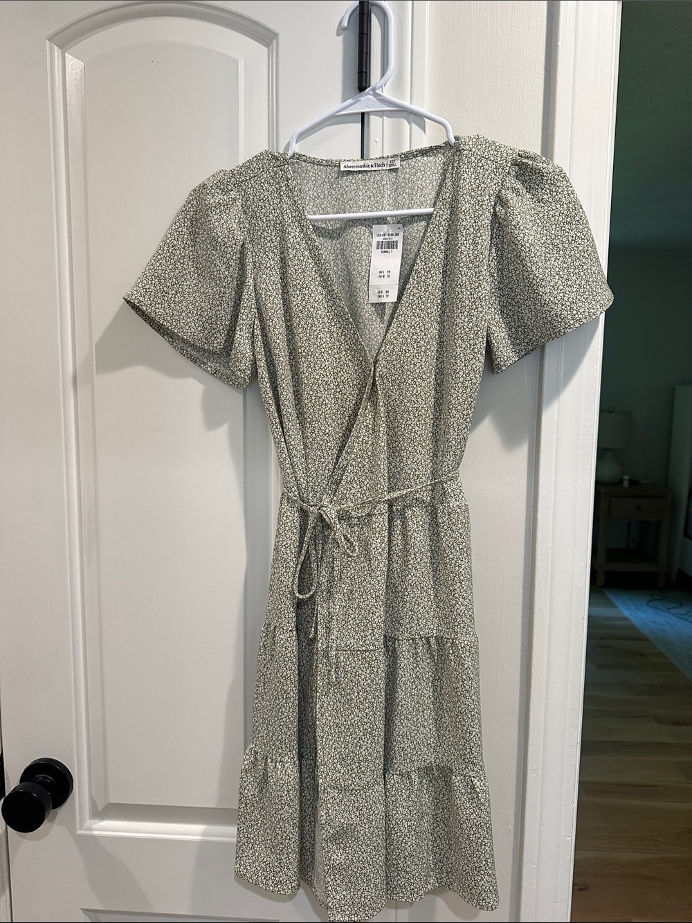 Abercrombie & Fitch Sage Green Floral Wrap Dress - size XST